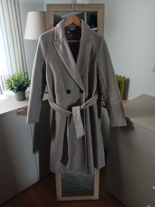 Abrigo Zara Beige Talla L con cuello pelo