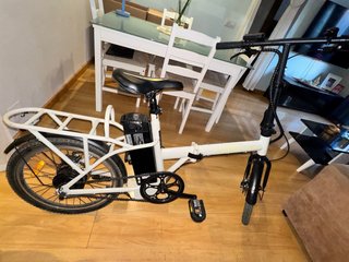 Bicicleta Eléctrica Plegable Blanca.
