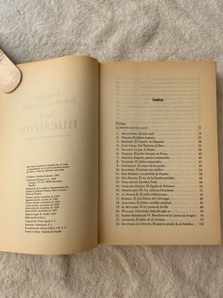 Los nuestros: cien vidas en la historia de España