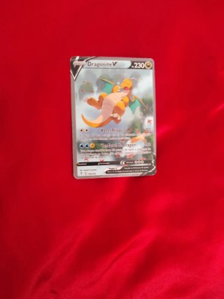 Carta Pokémon Dragonite V