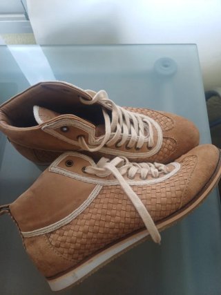 Zapatos de ante y tejido trenzado