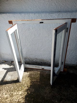 Ventana de madera maciza con 2 hojas