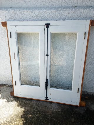 Ventana de madera maciza con 2 hojas