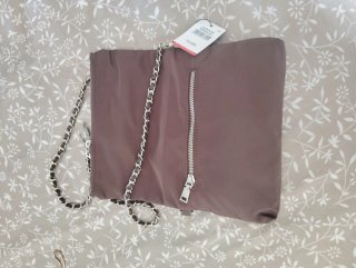 Bolso Misako marrón con cadena