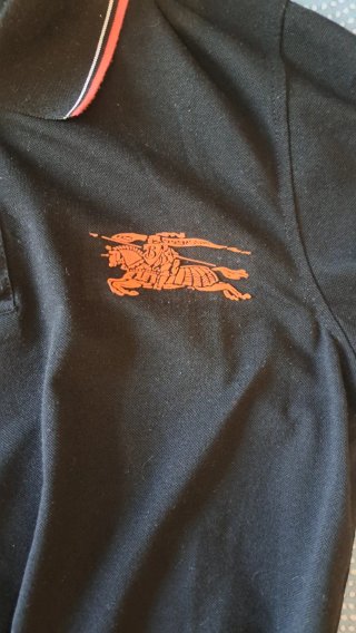 Polo estampado de la marca Burberry Negro Talla M