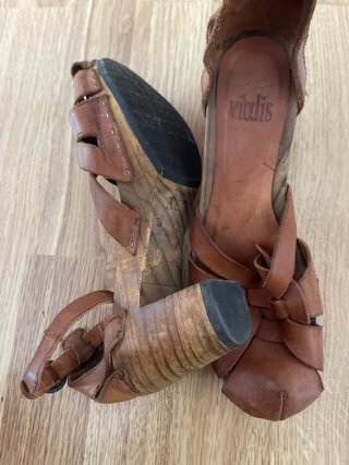 Sandalias de madera marrón Talla 36