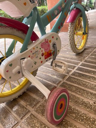Bicicleta Peppa Pig 12 con ruedas desinfladas