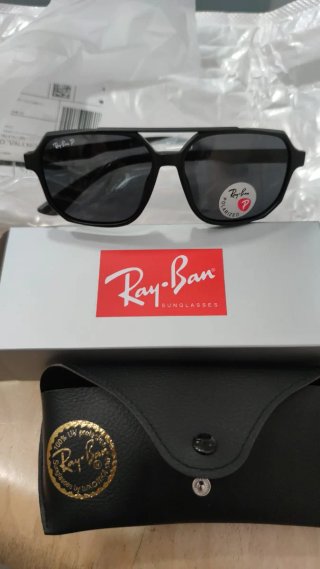 Gafas Ray-Ban Negras Polarizadas con Estuche