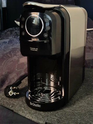 Cafetera multifunción 4 en 1 negra y plateada