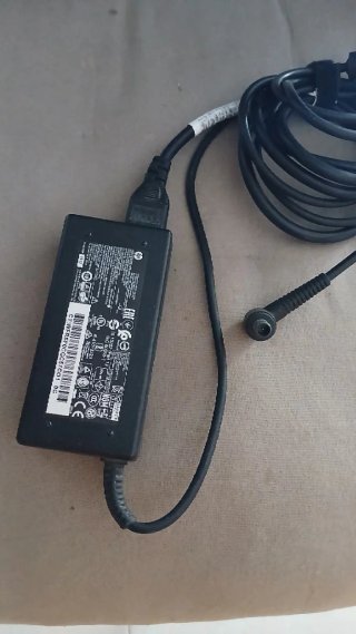 Cargador HP 19.5V 3.33A 65W pc sobremesa