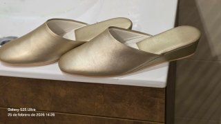 Chinelas doradas mujer cuña 5 cm