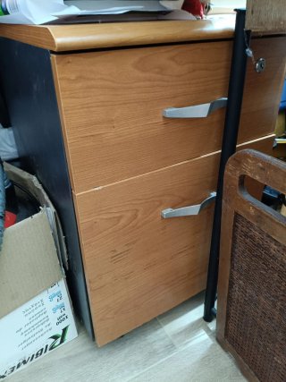 Mesa de oficina madera y negro