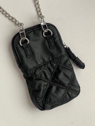Bolso móvil acolchado negro Stradivarius