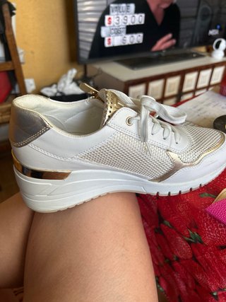 Zapatillas Marco Tozzi blancas y doradas