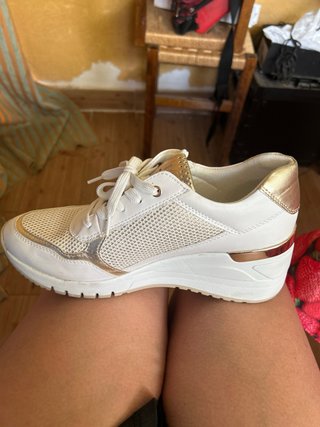 Zapatillas Marco Tozzi blancas y doradas
