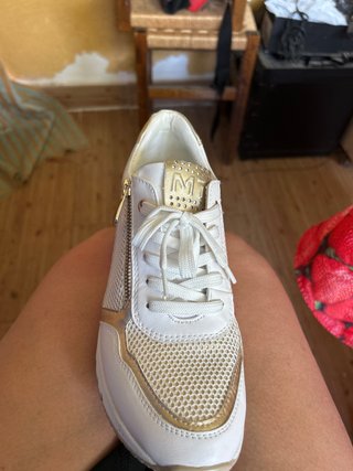 Zapatillas Marco Tozzi blancas y doradas