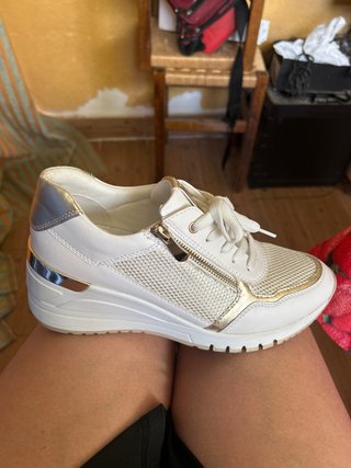 Zapatillas Marco Tozzi blancas y doradas