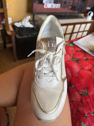 Zapatillas Marco Tozzi blancas y doradas