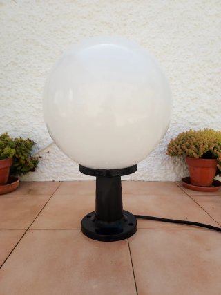 Lámpara exterior globo negra