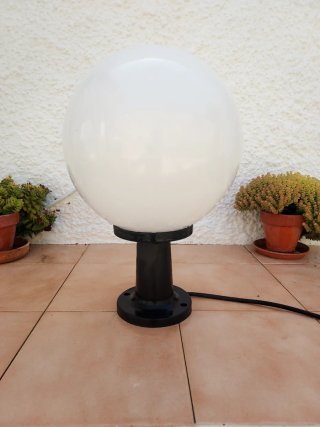 Lámpara exterior globo negra