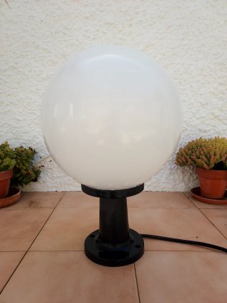 Lámpara exterior globo negra