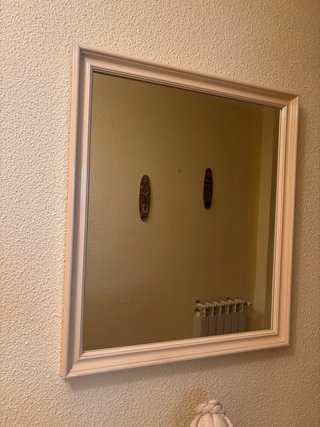 Mueble de entrada beige y dorado
