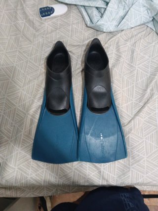 Aletas de natación azules y negras talla 42/43
