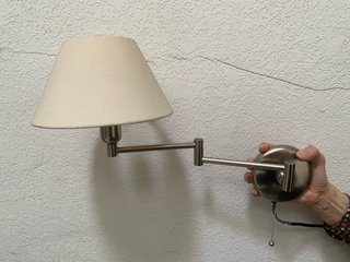 Aplique de pared articulado beige/plata