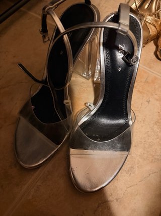 Zapatos de tacón plateados talla 36