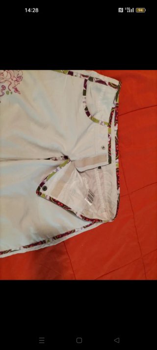 Bañador infantil blanco y multicolor.