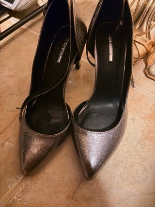 Zapatos de tacón plateados
