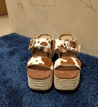Sandalias Cuña Colors of California Estampado Vaca