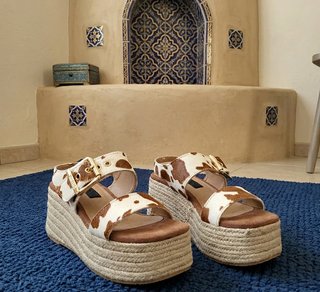 Sandalias Cuña Colors of California Estampado Vaca