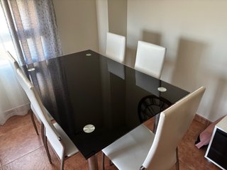 Mesa de comedor cristal y 5 sillas
