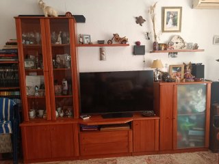 Mueble cerezo puertas cristal y madera
