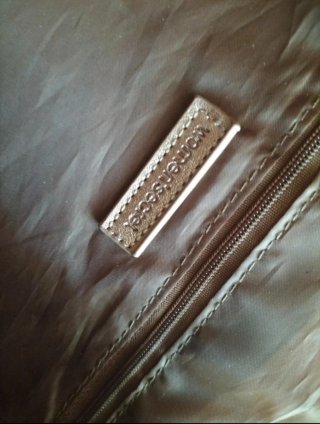 Bolso de playa mujer beige y dorado.