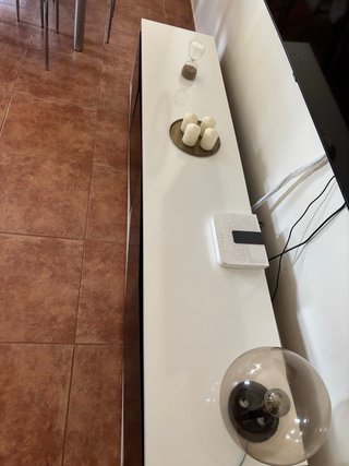 Mueble TV blanco y negro