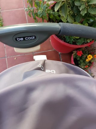Carrito de bebé gris