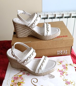 Sandalias cuña blancas con cadena T38 y 39