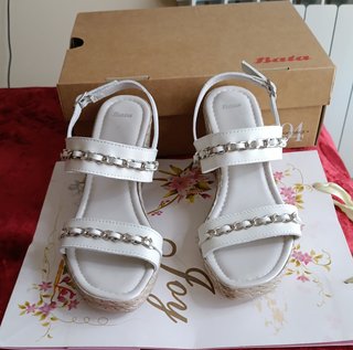 Sandalias cuña blancas con cadena T38 y 39
