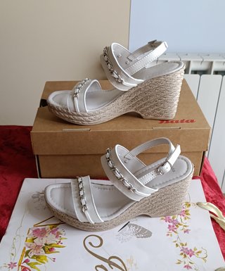 Sandalias cuña blancas con cadena T38 y 39