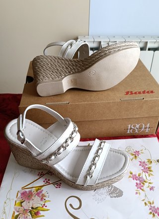 Sandalias cuña blancas con cadena T38 y 39