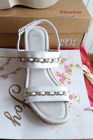 Sandalias cuña blancas con cadena T38 y 39