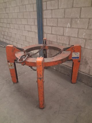 Pinza para rollos de cartón corrugado