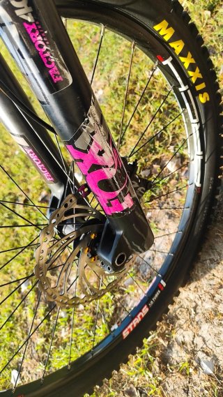Bicicleta ibrida descenso x enduro