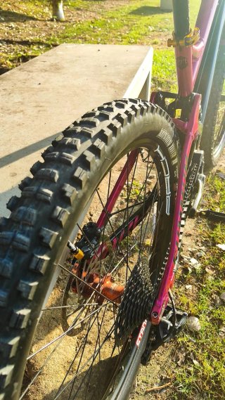 Bicicleta ibrida descenso x enduro