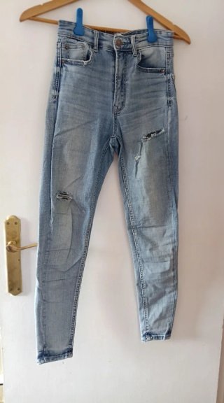 Pantalones vaqueros desgastados