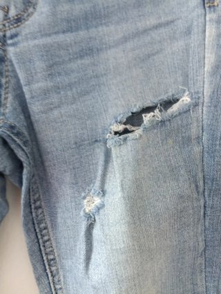 Pantalones vaqueros desgastados