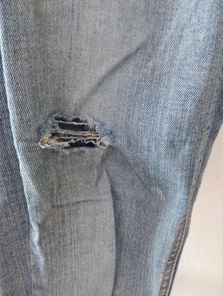 Pantalones vaqueros desgastados