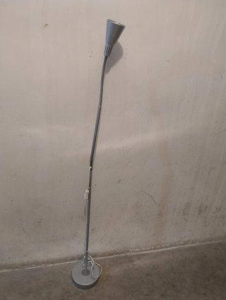 Lámpara de pie Ikea metálica